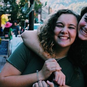 Meet your Posher, Elizabeth